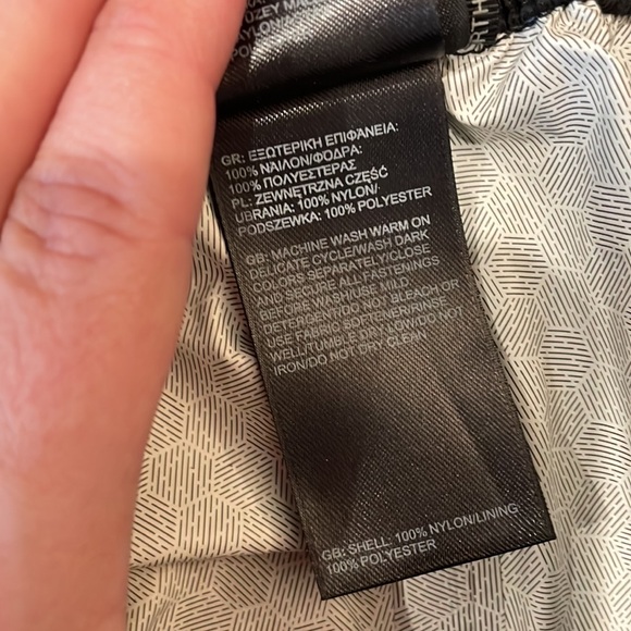 The North Face Women’s XS Short Rain Pants with DryVent Technology - Picture 8 of 16